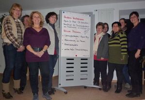 Referentin Andrea Teichmann (4. von links) mit den ASF-Frauen