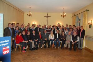 Nur ein guter Weitwinkel erfasst die vielen anwesenden KreistagskandidatInnen