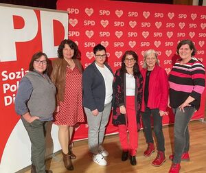 Anja König, 4. von links und die Powerfrauen der SPD